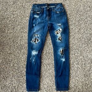Judy Blue Skinny Fit Leopard Under Patch  Distressed Denim Size 7/28